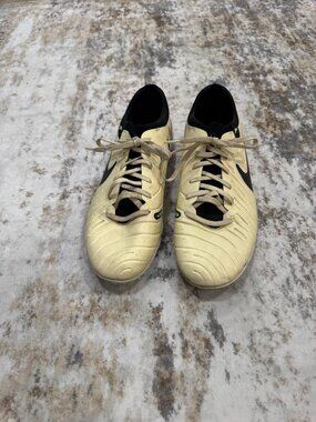 Nike Tiempo Legend Pro Turf Soccer Cleats - Mens size 12 - Cream